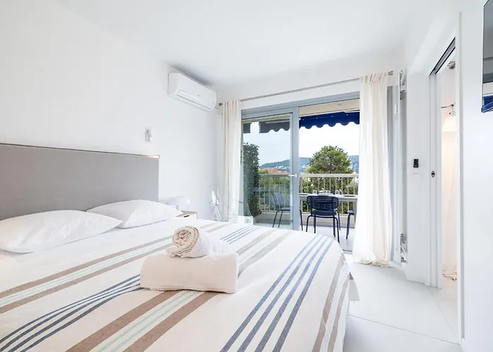 Feel - Grasseuil * Saint-Jean-Cap-Ferrat
